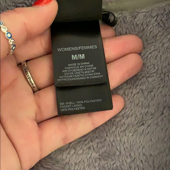 Authentic fuzzy gray north face jacket - Picture 6 of 7